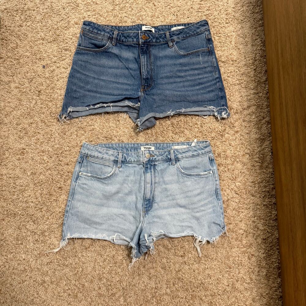Wrangler Women's Mid Rise Denim Short (2)